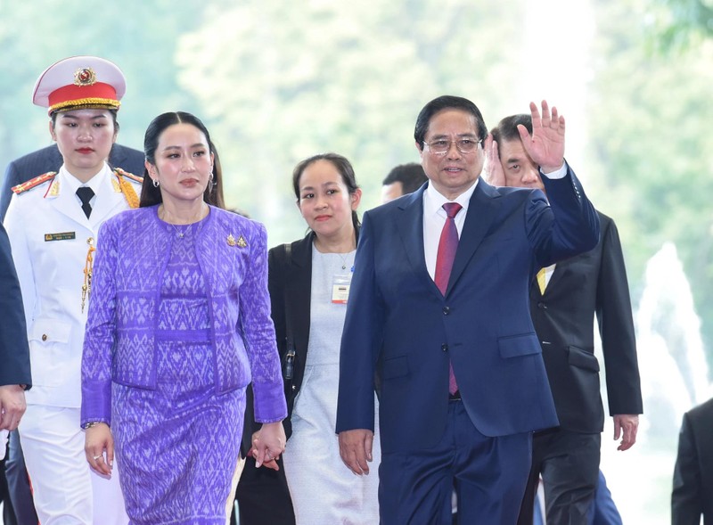 Le Premier ministre vietnamien, Pham Minh Chinh (à droite), et son homologue thaïlandaise, Paetongtarn Shinawatra. Photo : NDEL.