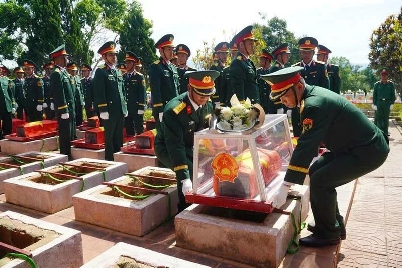 Réinhumation des restes de 26 martyrs rapatriés du Laos et du Cambodge à Kon Tum le 16 mai. Photo : VNA