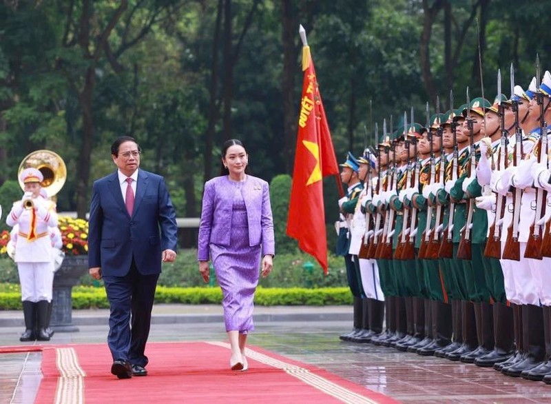 La cérémonie d'accueil de la PM thaïlandaise en visite officielle au Vietnam. Photo : VNA.