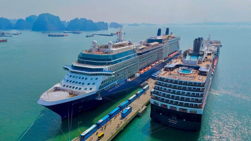 Quang Ninh ambitionne d’accueillir 20 millions de visiteurs en 2025, dont 4,5 millions de touristes internationaux. Photo : VOV.