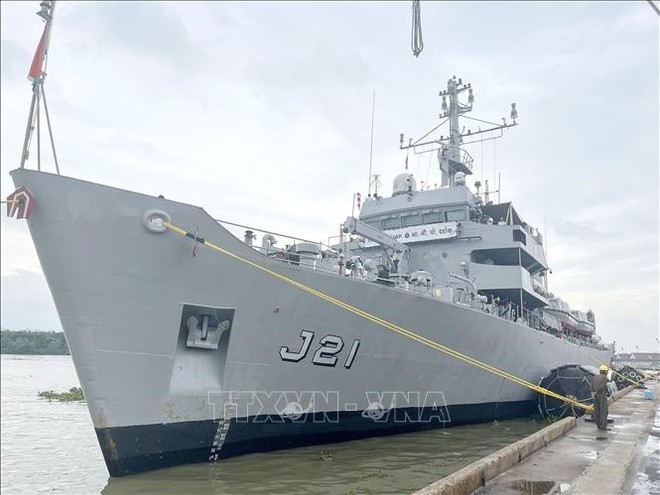 Le navire INS Darshak. Photo : VNA.