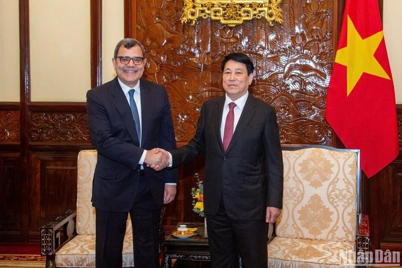 Le président Luong Cuong reçoit l'ambassadeur de Grèce. Photo : NDEL.