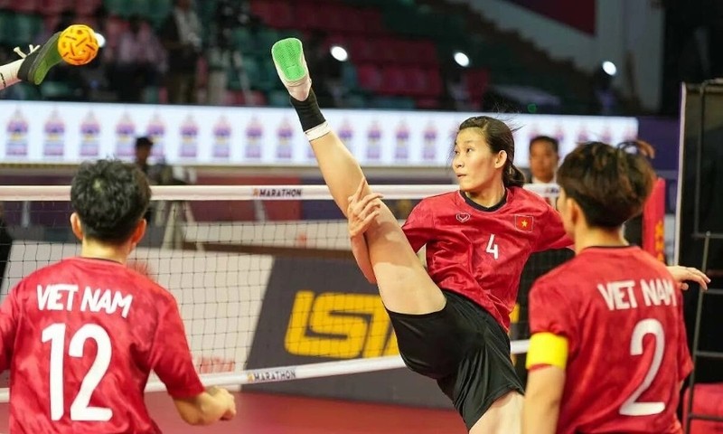 Les joueuses vietnamiennes remportent la médaille d’or de la Coupe du monde de sepak takraw dans la catégorie quadrant féminin le 21 mars en Inde. Photo : ISTAF.