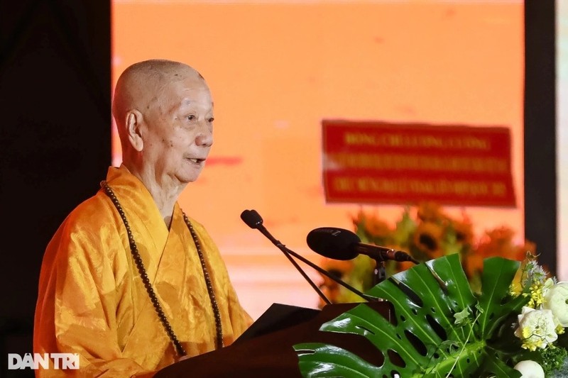 Le grand Vénérable Thich Tri Quang, patriarche suprême du Conseil de patronage de la SBV s'exprime lors de la cérémonie. Photo : Dantri.