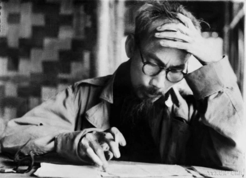 Le Président Ho Chi Minh au Viet Bac pendant la guerre de résistance contre le colonialisme français. Photo : VNA.