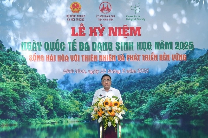 M. Nguyen Quoc Tri, vice-ministre du Ministère de l’Agriculture et de l’Environnement, prend la parole lors de la cérémonie de célébration de la Journée internationale de la biodiversité 2025 Photo : Thai Ba.