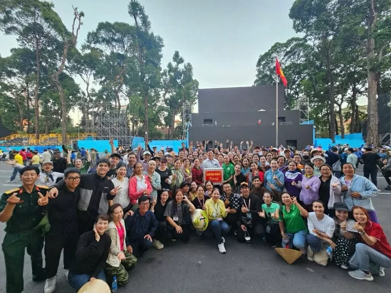 Les Viet kieu reviennent au pays natal. Photo : baoquocte.vn 