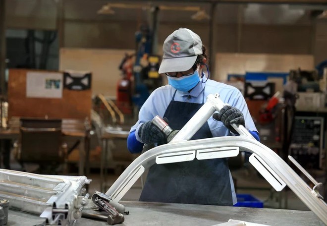 Au cours des quatre premiers mois, le Vietnam a enregistré près de 13,82 milliards de dollars d'investissements directs étrangers (IDE). Photo : VNA.