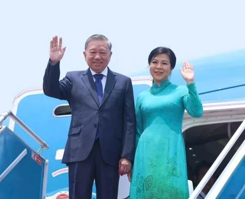 Le secrétaire général du Parti communiste du Vietnam (PCV) To Lam et son épouse. Photo : VNA.