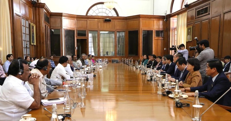 Lors de de la rencontre entre le vice-président de l’Assemblée nationale, Nguyên Duc Hai, et des représentants de la Commission permanente des finances de la Lok Sabha. Photo : VNA