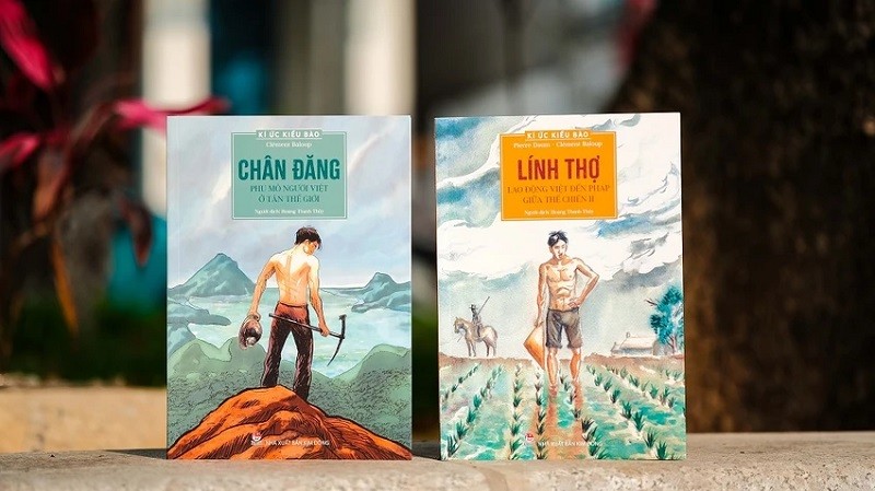 Ces bandes dessinées retracent la vie des migrants vietnamiens au début du XXe siècle. Photo : PLO.