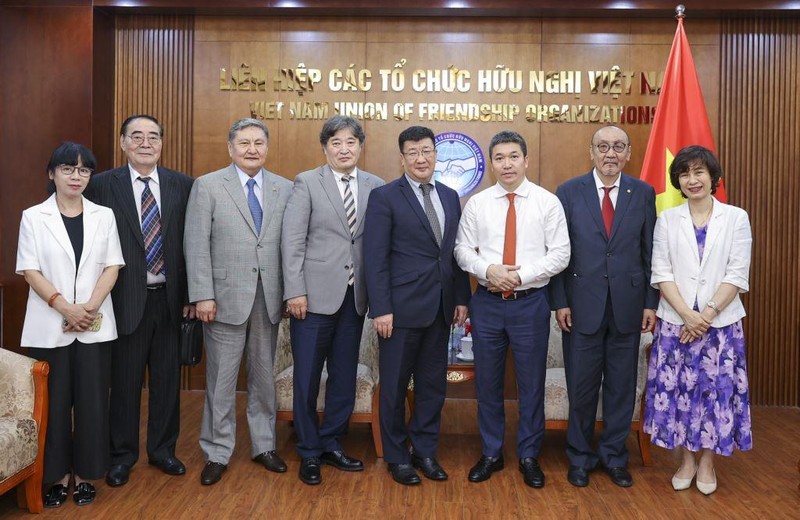 L’Union des organisations d’amitié du Vietnam reçoit la délégation des diplomates retraités de Mongolie. Photo : TĐ.