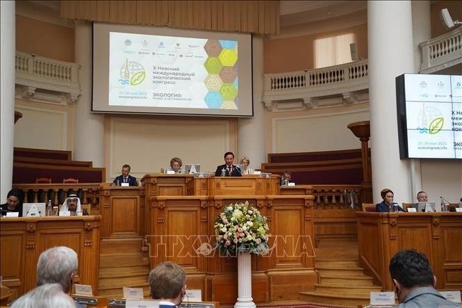 Une délégation de l'Assemblée nationale du Vietnam, conduite par son vice-président, Le Minh Hoan, participe au 11e Congrès écologique international Nevsky. Photo : VNA.