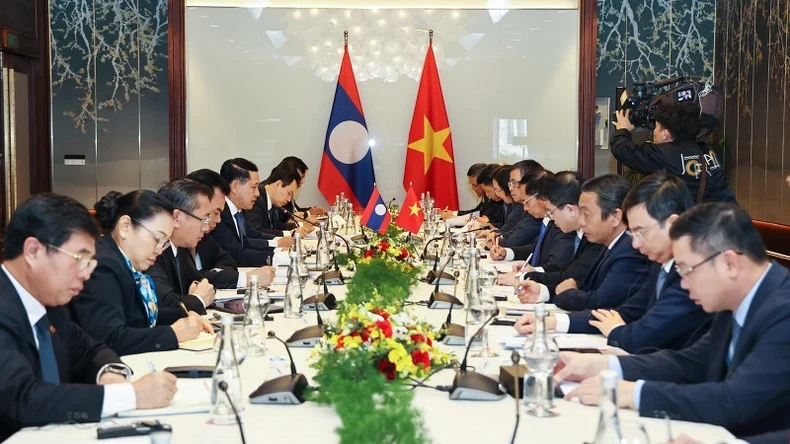 Vue générale de la rencontre entre le vice-Premier ministre et ministre des Affaires étrangères du Vietnam Bui Thanh Son et le vice-Premier ministre du Laos Saleumxay Kommasith. Photo : VGP.