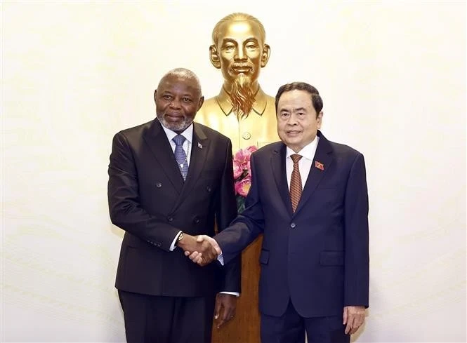 Le président de l’Assemblée nationale vietnamienne Trân Thanh Mân (à droite) rencontre son homologue du Congo Vital Kamerhe. Photo : VNA.