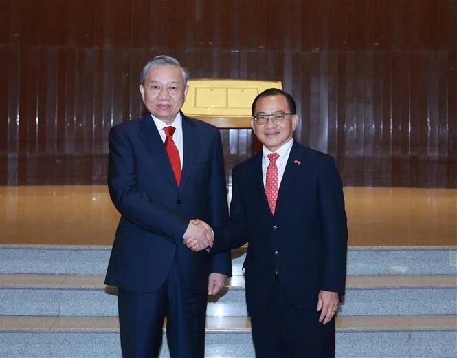 Le président du Parlement singapourien, Seah Kian Peng rencontre à Singapour le secrétaire général du PCV, To Lam (gauche). Photo : VNA.