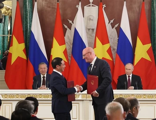 Un large éventail d’accords signés pour consolider la coopération Vietnam–Russie. Photo : VNA.