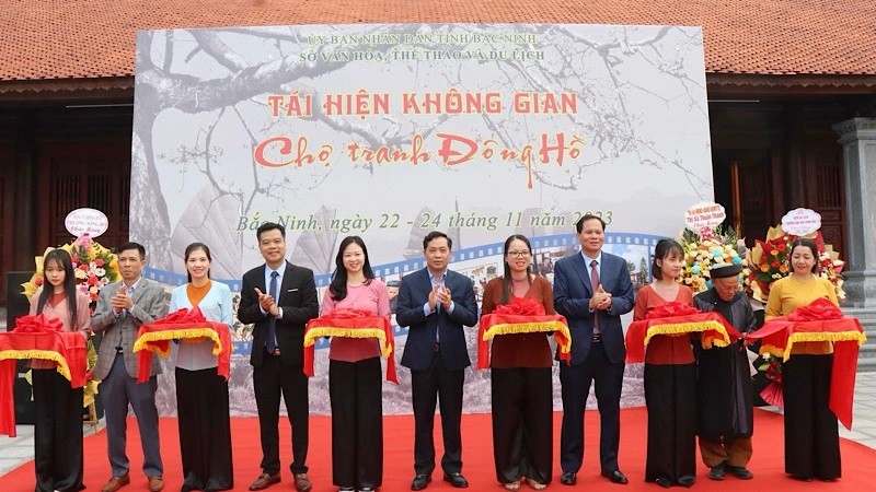 Inauguration de l'espace permettant de reproduire l’image du marché des estampes populaires de Dông Hô d’antan. Photo : NDEL.