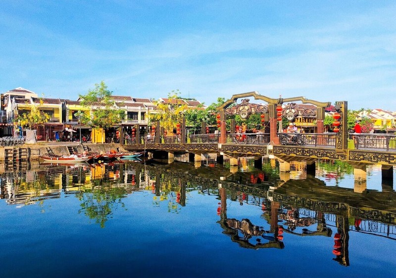 La ville de Hoi An (dans la province de Quang Nam, au centre) est l'une des destinations touristiques les plus attrayantes du Vietnam grâce à son architecture charmante et à ses rues anciennes et pittoresques. Photo: VNA.