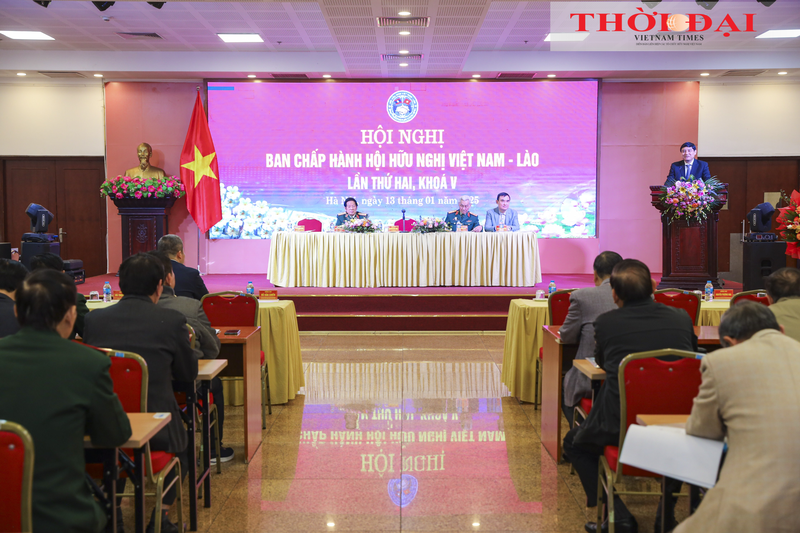 Vue générale de la 2e session du comité directeur de l'Association d'amitié Vietnam – Laos, mandat 2023 – 2028, le 13 janvier à Hanoï. Photo : thoidai.