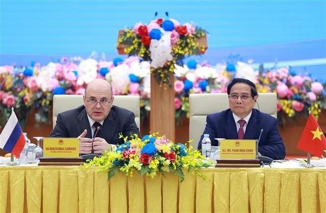 Le Premier ministre Pham Minh Chinh et son homologue russe Mikhail Mishustin lors du dialogue. Photo : VNA.