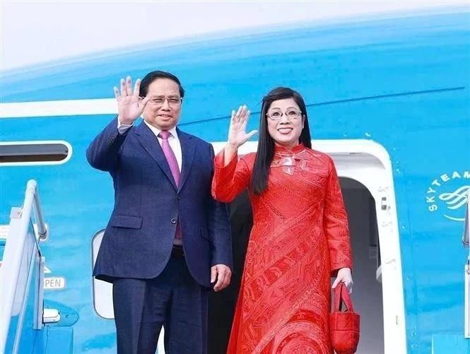 Le Premier ministre Pham Minh Chinh et son épouse ont quitté Hanoï pour un voyage d'affaire en Europe. Photo : VNA.