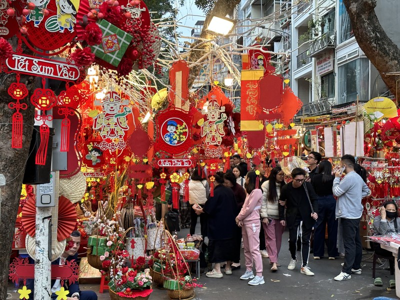 Bien que le Nouvel An lunaire soit célébré dans de nombreux pays asiatiques, le Vietnam a sa propre manière pour accueillir cette fête. Photo : Nguyen Minh/NDEL