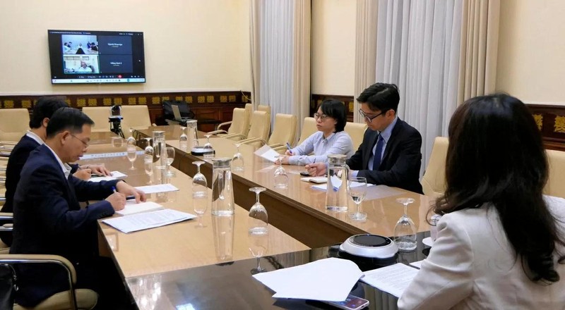 Lors de l'entretien téléphonique entre la vice-ministre vietnamienne des Affaires étrangères Nguyen Minh Hang et son homologue kenyan Abraham Korir SingOei. Photo : baoquocte.vn 