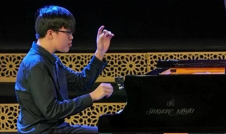 Le jeune pianiste vietnamien Nguyen Duc Kien. Photo : nhandan.vn