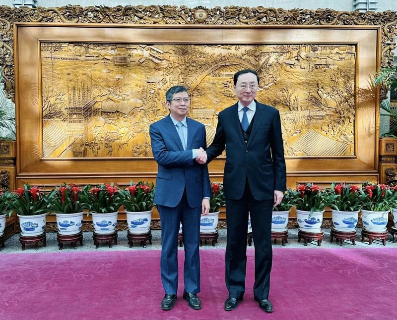 L'ambassadeur du Vietnam en Chine, Pham Thanh Binh (à gauche), et le vice-ministre chinois des Affaires étrangères Sun Weidong, le 10 février à Pékin. Photo: baoquocte.vn