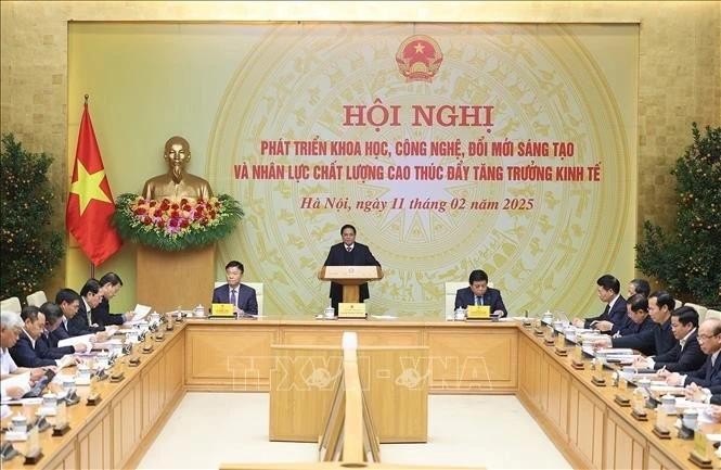 Le chef du gouvernement a remercié les sociétés technologiques étrangères pour avoir investi et participé aux processus de développement au Vietnam. Photo : VNA. 