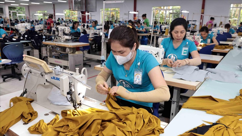 Dans une usine de textile-habillement de la société Maxport Vietnam. Photo : VNA.