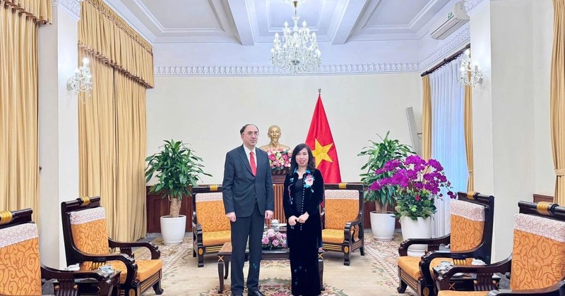 La vice-ministre Le Thi Thu Hang et l'ambassadeur d'Arménie au Vietnam, Suren Baghdasaryan. Photo : ministère vietnamien des Affaires étrangères. 