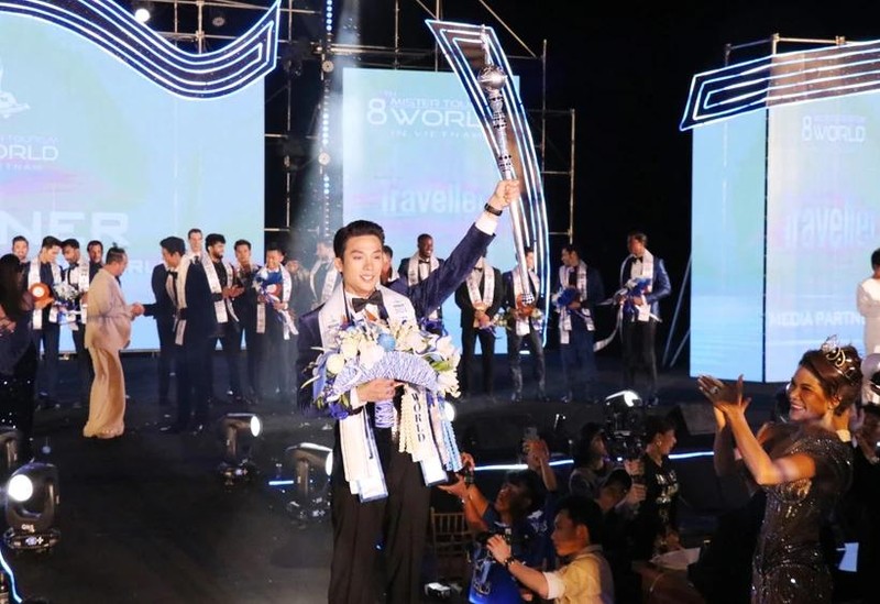 Nguyen Huu Hung remporte le titre de Mister Tourism World 2025. Photo : VNA.