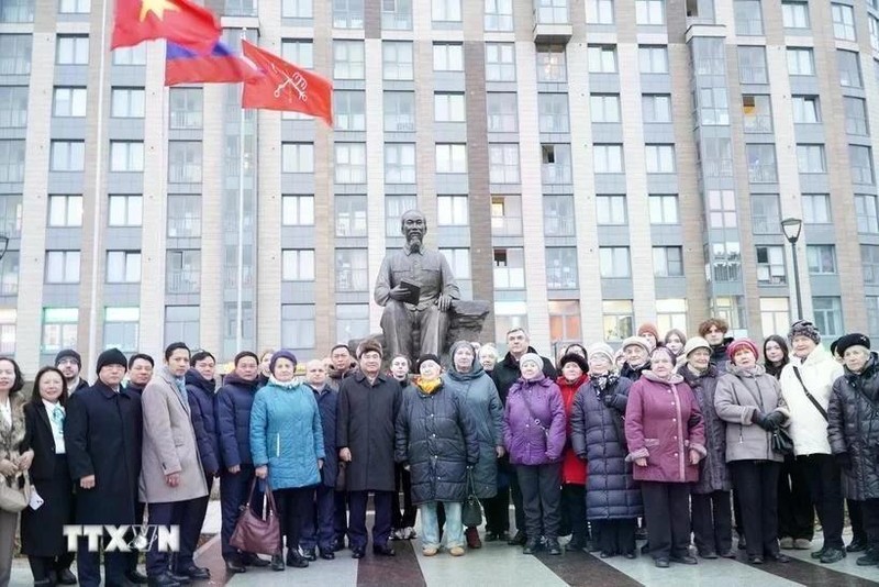 Le monument Hô Chi Minh à Saint-Pétersbourg. Photo : VNA. 