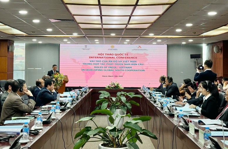 Vue générale de la conférence internationale sur le thème « Le rôle de l'Inde et du Vietnam dans la coopération sud-sud », le 19 mars à Hanoï. Photo: baochinhphu.vn