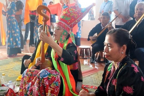 Then Kin Pang est la fête des maîtres de culte pour prier le Ciel et la Terre d’offrir une nouvelle année prospère et heureuse. Photo: VOV 