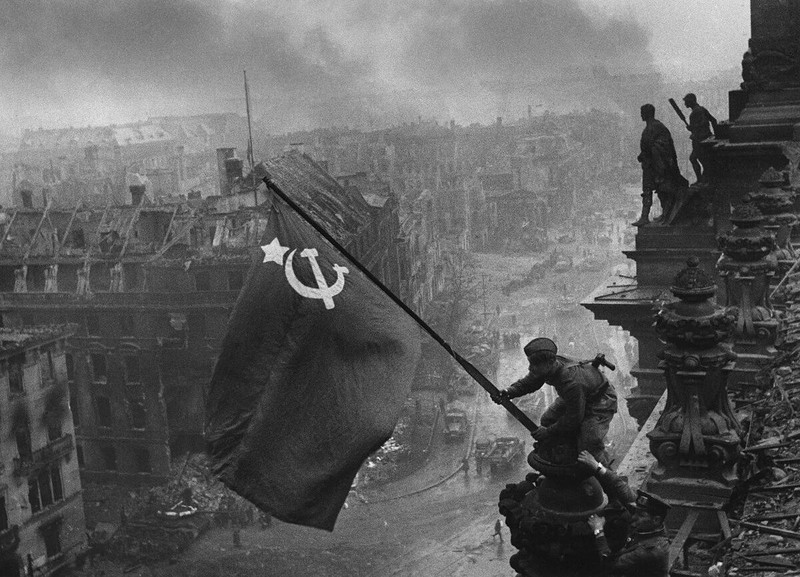 Le 16 avril 1945, l’Armée rouge lança l’assaut contre Berlin, dernier bastion du nazisme, et dans l’après-midi du 30 avril, prit le contrôle du Reichstag, y hissant le drapeau de la victoire. Photo d'archives.