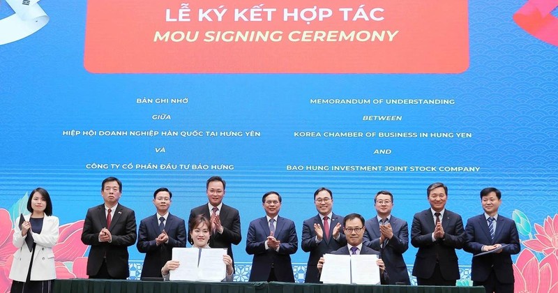 Signature des protocoles d’accord de coopération en matière d’investissement entre des entreprises sud-coréennes et vietnamiennes. Photo : VNA.