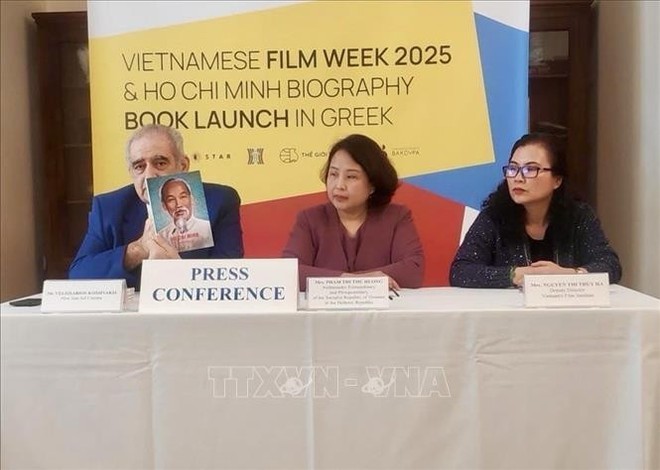 L'ambassadrice vietnamienne en Grèce, Pham Thi Thu Huong, lors de la cérémonie de lancement. Photo: VNA 