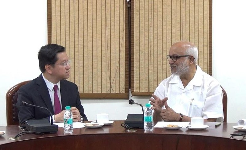 L'ambassadeur du Vietnam en Inde, Nguyen Thanh Hai, lors d'une rencontre le 12 mai avec le secrétaire général du CPI-M, M.A. Baby. Photo : VNA.
