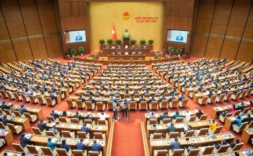 Lors d'une séance de la 9e session de l’Assemblée nationale vietnamienne de la XVe législature. Photo : VOV.