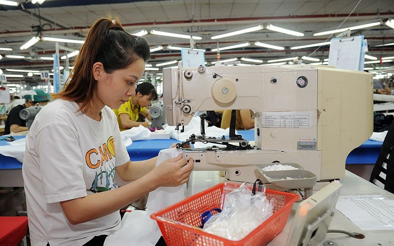 Fabrication de vêtements pour l'exportation chez la société par action d'habillement Bac Giang. Photo : NDEL.