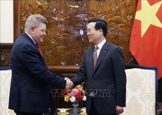 Le Président Vo Van Thuong (à droite) et le secrétaire général de la Fédération syndicale mondiale (FSM), Pambis Kyritsis. Photo : VNA.
