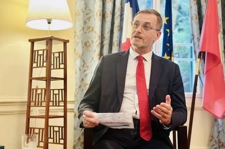 L'ambassadeur de France au Vietnam Olivier Brochet. Photo : VNA