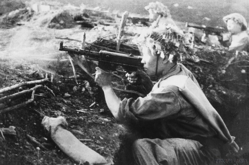 Bataille acharnée sur la colline C. (Photo : VNA) 