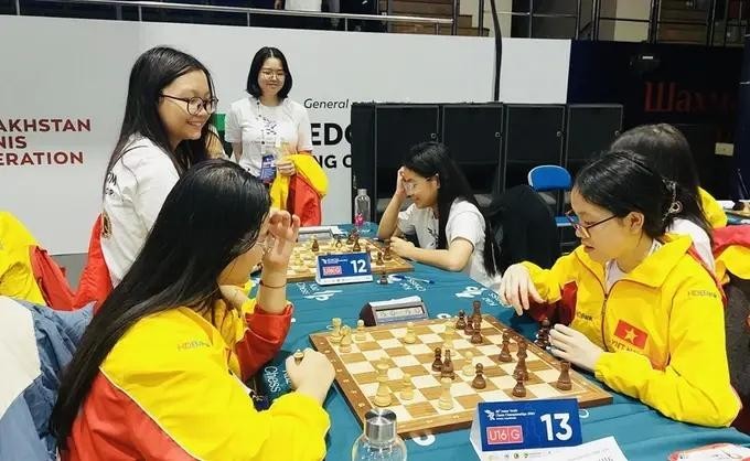 Les joueuses vietnamiennes lors des Championnats d'Asie d'échecs junior 2024. Photo : sggp.org.vn