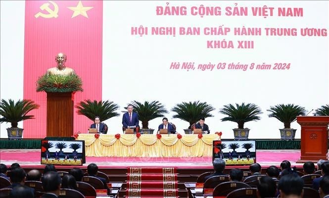 Vue de la séance d'ouverture du plénum du Parti du 13e mandat, à Hanoi, le 3 août. Photo : VNA.