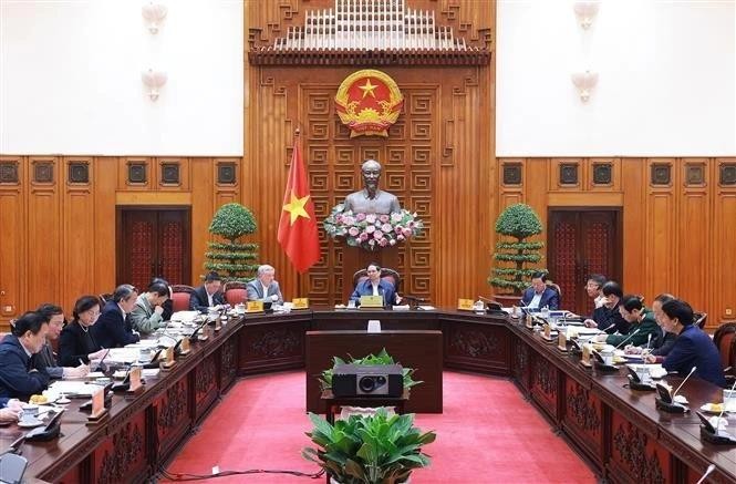 Le Premier ministre Pham Minh Chinh (centre) préside la 7e réunion du comité de pilotage du gouvernement, à Hanoi, le 2 janvier. Photo : VNA. 