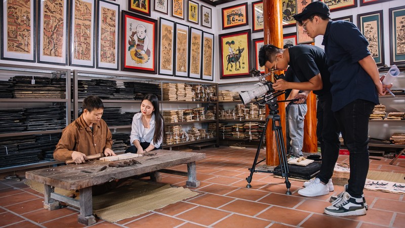 Le projet se concentre sur le tournage et la diffusion de vidéos sur YouTube, documentant le voyage de la génération Z pour découvrir les valeurs traditionnelles.